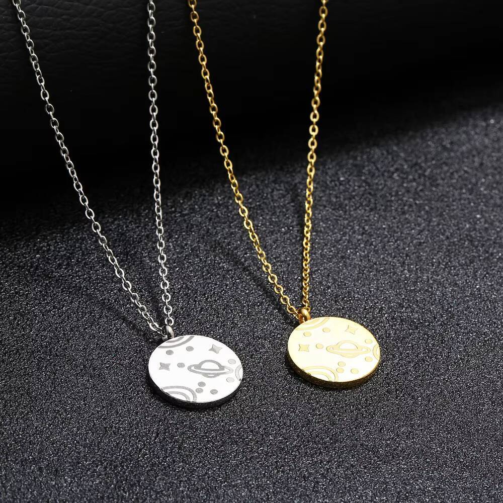 Coin Necklace Delicate - เหรียญสแตนเลสแผนที่โลกเดินทางจี้คอเครื่องประดับของขวัญสําหรับเขา
