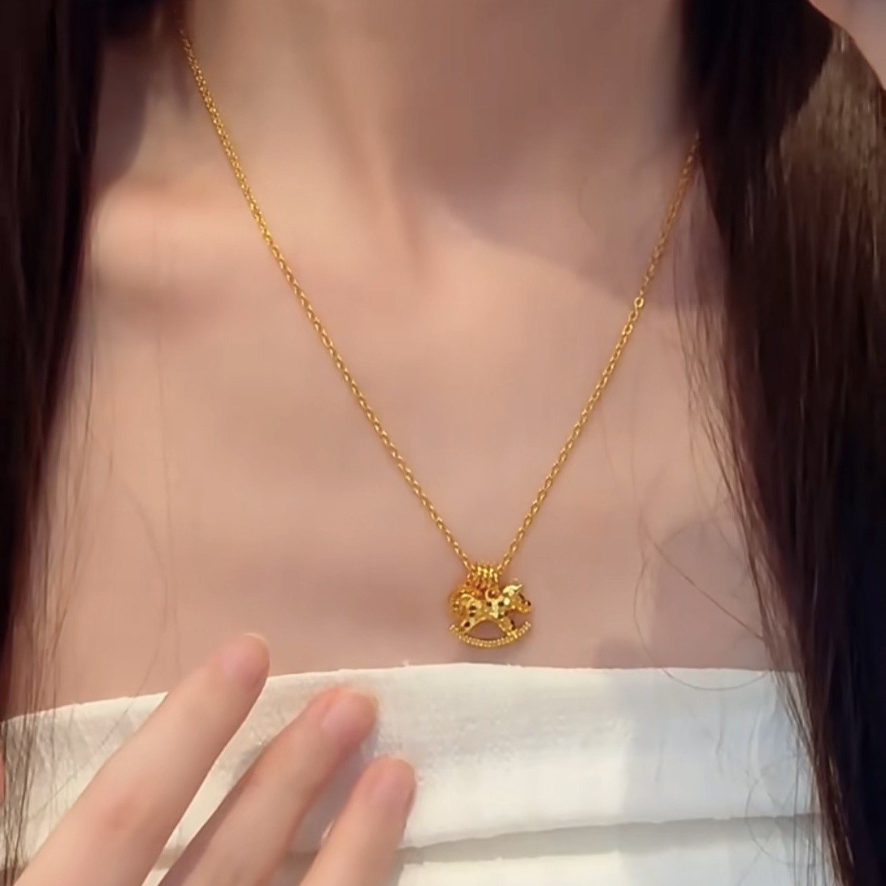 สร้อยคอจี้รูปม้าประดับคริสตัล  - Coin Necklace Delicate บทวิจารณ์และราคา