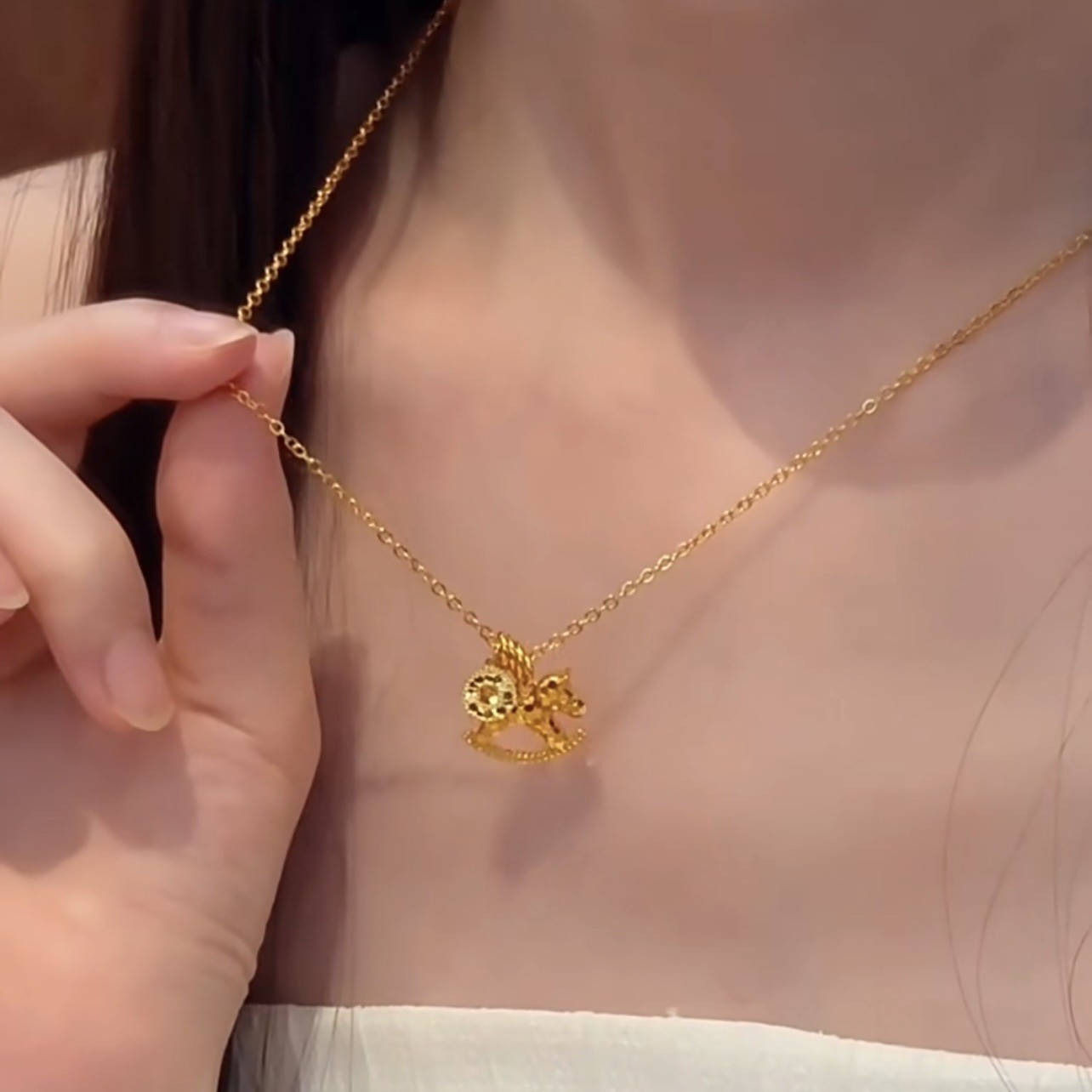 สร้อยคอจี้รูปม้าประดับคริสตัล  - Coin Necklace Delicate บทวิจารณ์และราคา