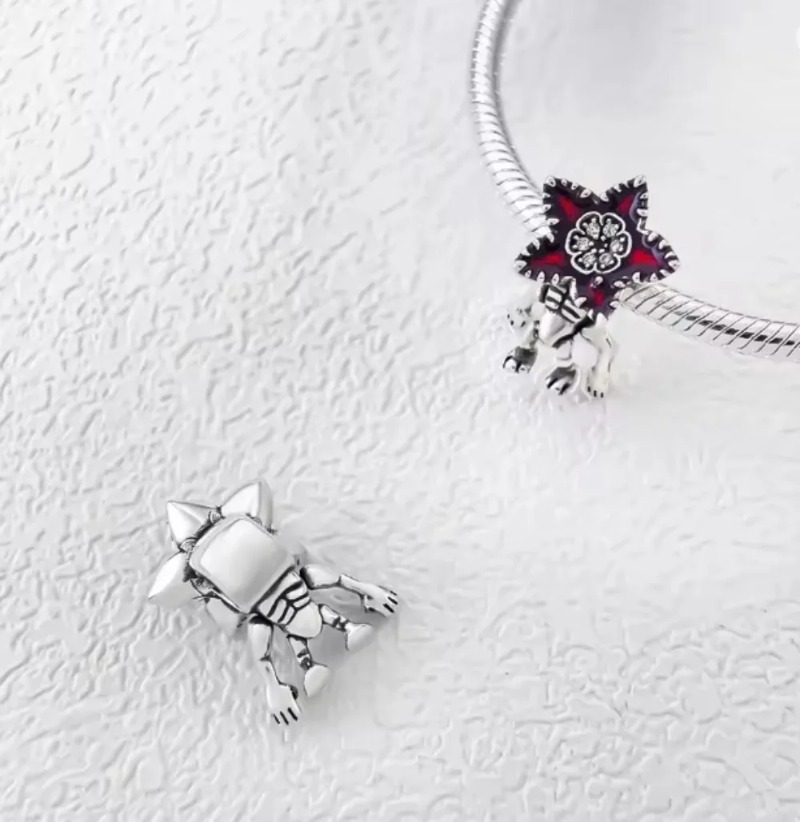 จี้รูปดอกไม้มอนสเตอร์สีแดงประด - Women Accessories Pandora บทวิจารณ์และราคา
