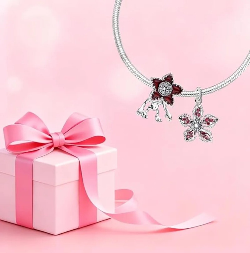 จี้รูปดอกไม้มอนสเตอร์สีแดงประด - Women Accessories Pandora บทวิจารณ์และราคา