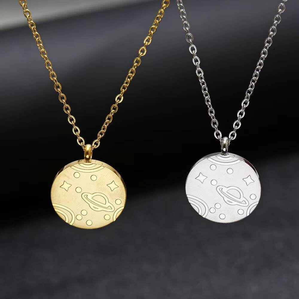 เหรียญสแตนเลสแผนที่โลกเดินทางจ - Coin Necklace Delicate บทวิจารณ์และราคา